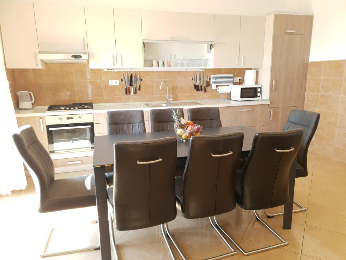 Apartment Tomo Makarska Eksteriør billede