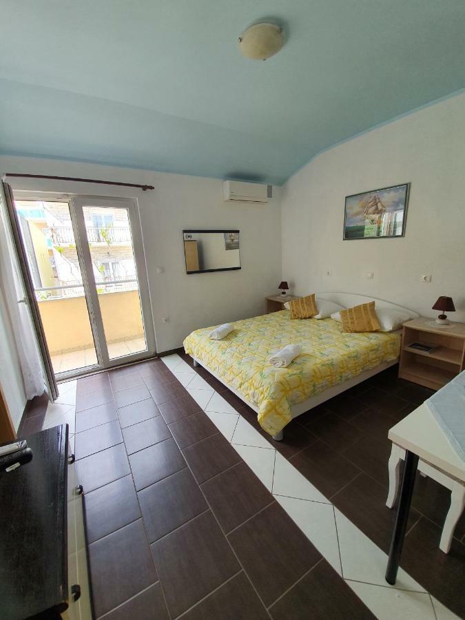 Apartment Tomo Makarska Eksteriør billede